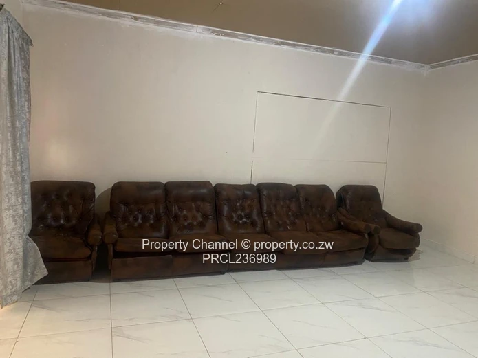 PROPERTY FOR SALE – ONGOING STUDENT ACCOMMODATION BUSINESS Location: Adelaide Park, Gweru