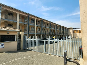 2 Bedroom Flat & Apartment