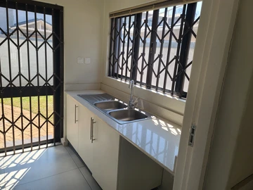 3 Bedroom Flat & Apartment