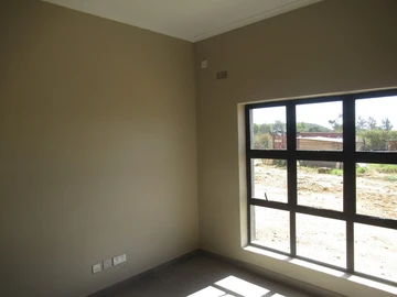 3 Bedroom Flat & Apartment