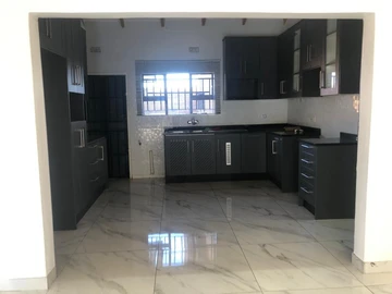 3 Bedroom Flat & Apartment