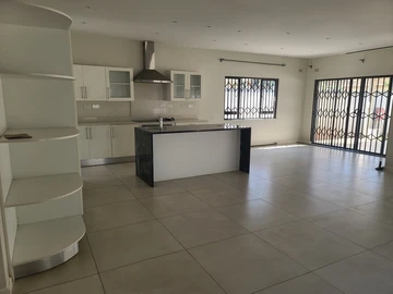 3 Bedroom Flat & Apartment