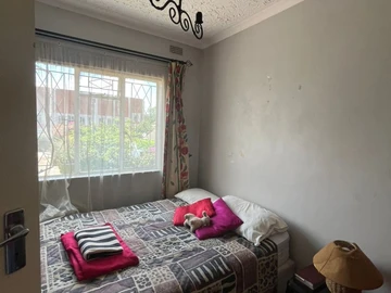 2 Bedroom Flat & Apartment