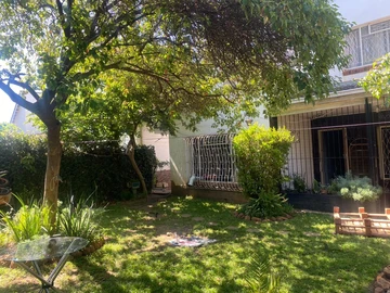 2 Bedroom Flat & Apartment