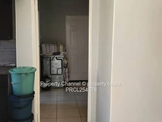 Elizabeth Park Ruwa 1019m² Residential Stand with 2 Cottages 