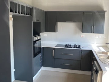 3 Bedroom Flat & Apartment