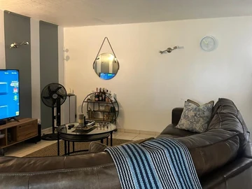 2 Bedroom Flat & Apartment