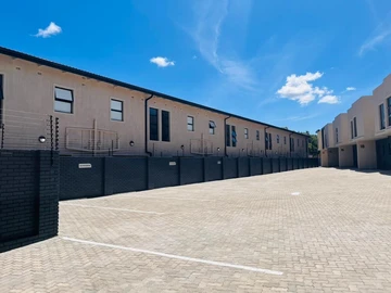 2 Bedroom Flat & Apartment