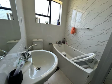 4 Bedroom Flat & Apartment