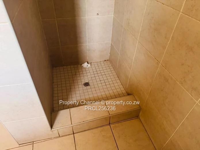 Spacious 4-Bed Family Home in Sentosa with Pool & Borehole