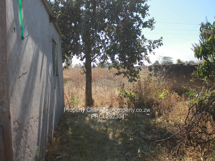  1500m² Stand in Norton Trafalga — Gravel Road Access
