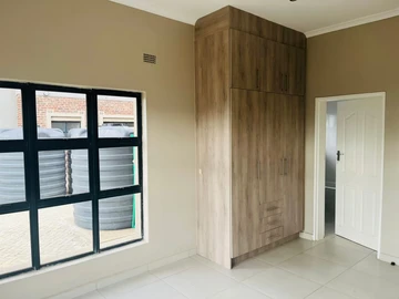 3 Bedroom Flat & Apartment