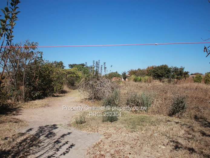  1500m² Stand in Norton Trafalga — Gravel Road Access