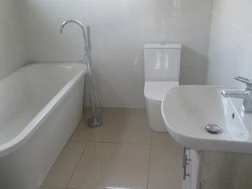 3 Bedroom Flat & Apartment