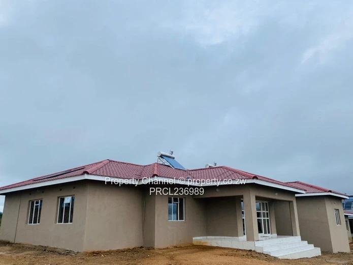 PROPERTY FOR SALE – ONGOING STUDENT ACCOMMODATION BUSINESS Location: Adelaide Park, Gweru