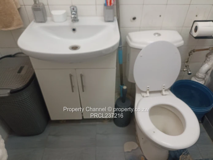 Spacious 1-Bed Apartment with City Views - Avenues