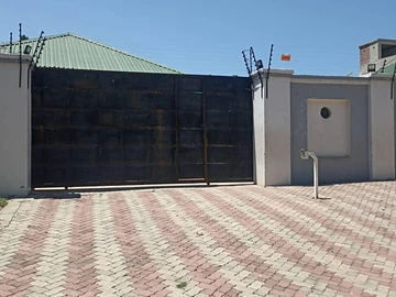 3 Bedroom Flat & Apartment