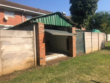 2 Bedroom Flat & Apartment