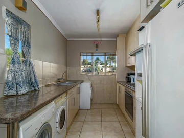 2 Bedroom Flat & Apartment