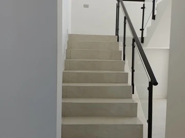 4 Bedroom Flat & Apartment