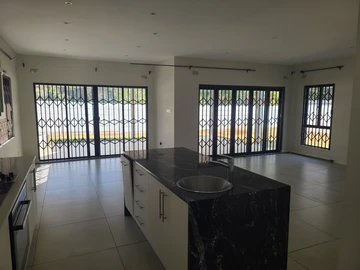 3 Bedroom Flat & Apartment