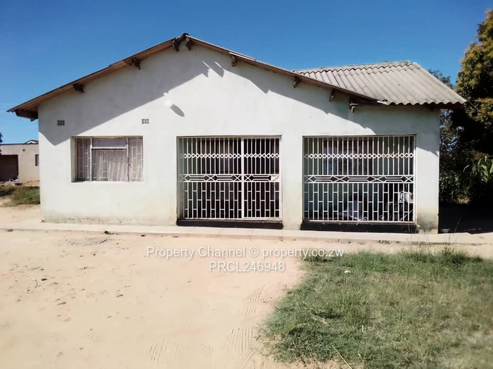 3-Bed Home with Gated Front & Spacious Yard, Rusape
