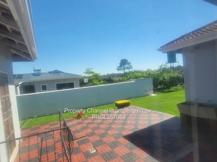 Spacious 7-Bed Home with Pool & Borehole, Greystone Park
