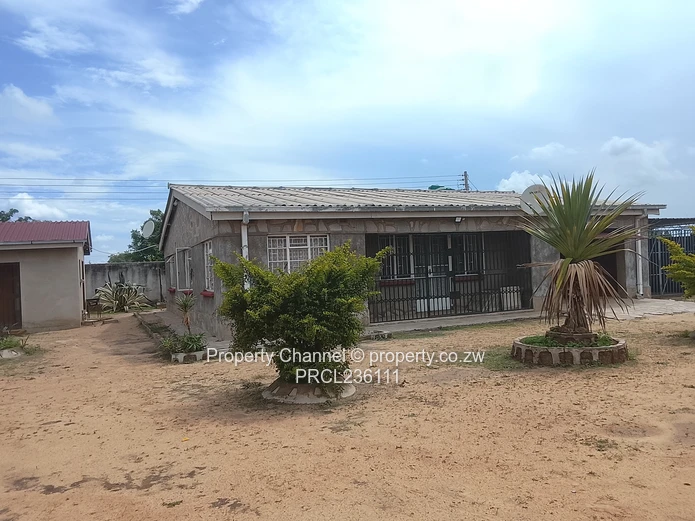 Spacious 3-Bed Home with Borehole & Large Yard in Southlea Park