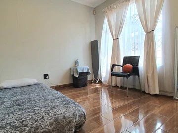 3 Bedroom Flat & Apartment