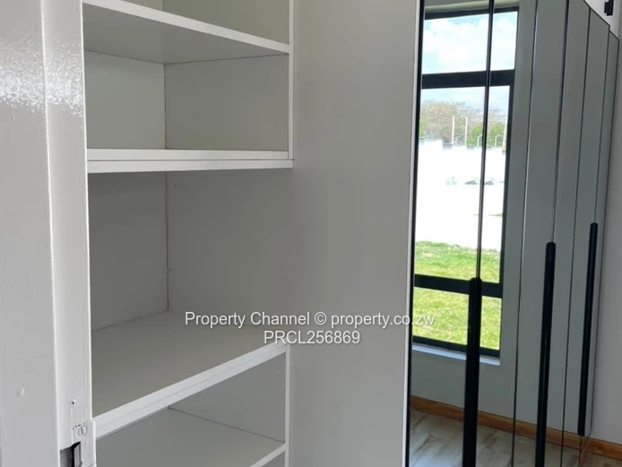 Stunning 3-Bed Home with Vaulted Beams & Kitchen Island