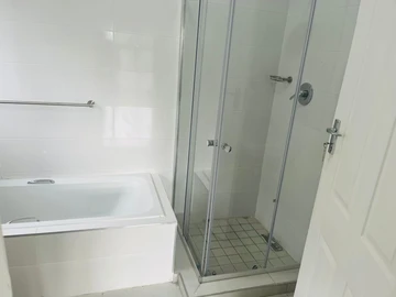 3 Bedroom Flat & Apartment