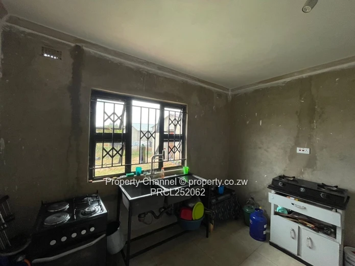 Bright Tiled 3-Bed House with Secure Verandah - Hatcliffe