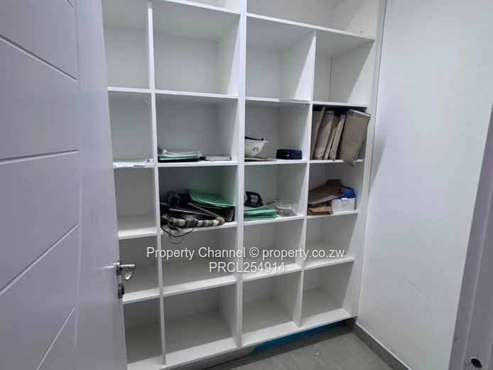 Modern 4-Bed Apartment in Marlborough