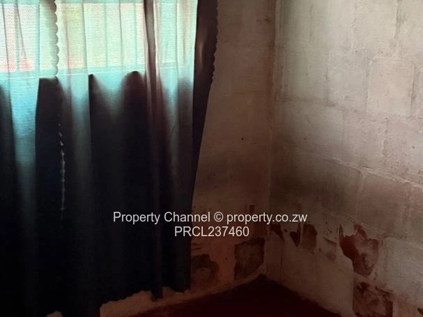 Compact 1-Bed in Zengeza — Walled Yard, Tank & Solar