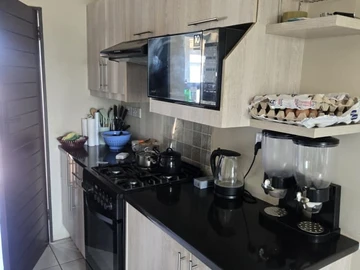 2 Bedroom Flat & Apartment