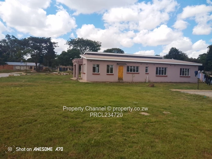 Spacious 4- Bed Cluster Home In Waterfalls, Harare