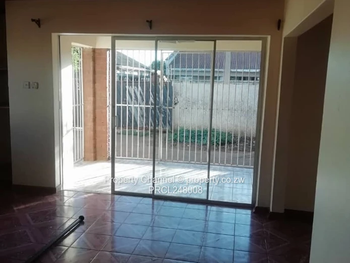 A Spacious 4-Bed House in Bloomingdale