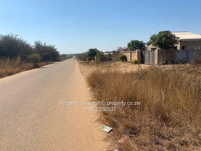 Prime 300m² Stand on Tarred Main Road, Mbizo