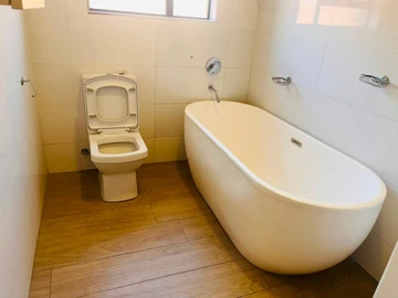 3 Bedroom Flat & Apartment