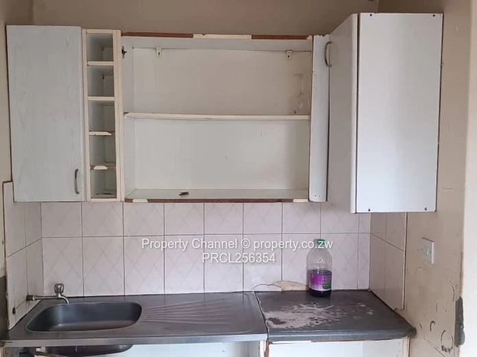 Msasa Park: 2-Bed Home with Covered Carport & Yard