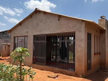 Spacious 5-Bedroom Family Home for Sale in Kambuzuma