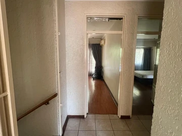 3 Bedroom Flat & Apartment