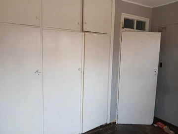 2 Bedroom Flat & Apartment