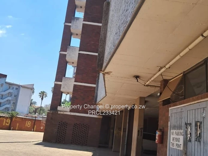 Bright 2-Bed Apartment in Avenues, Harare CBD - Balcony & Parking