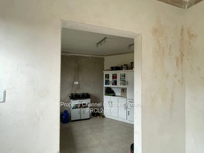 Bright Tiled 3-Bed House with Secure Verandah - Hatcliffe