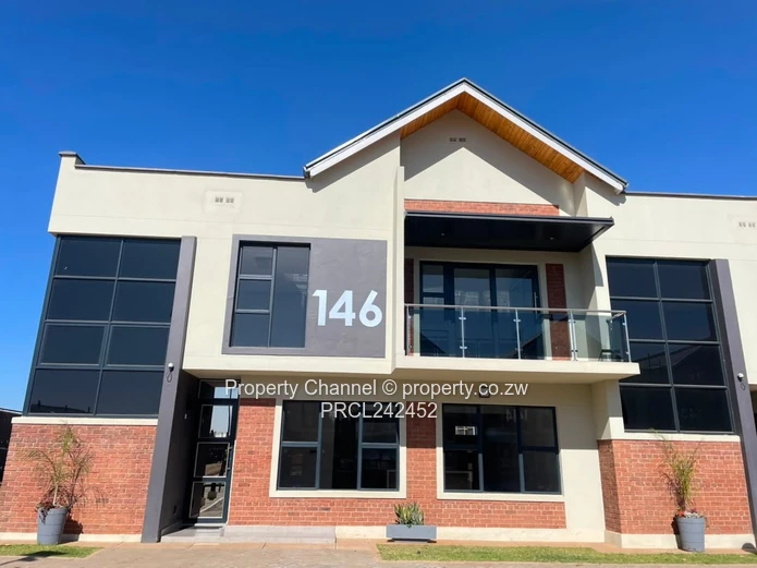 Modern 4-Bed Apartment in Madokero | Pool & Borehole