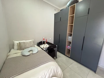 4 Bedroom Flat & Apartment