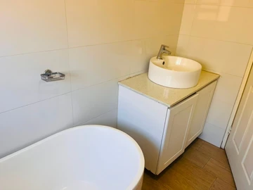 3 Bedroom Flat & Apartment