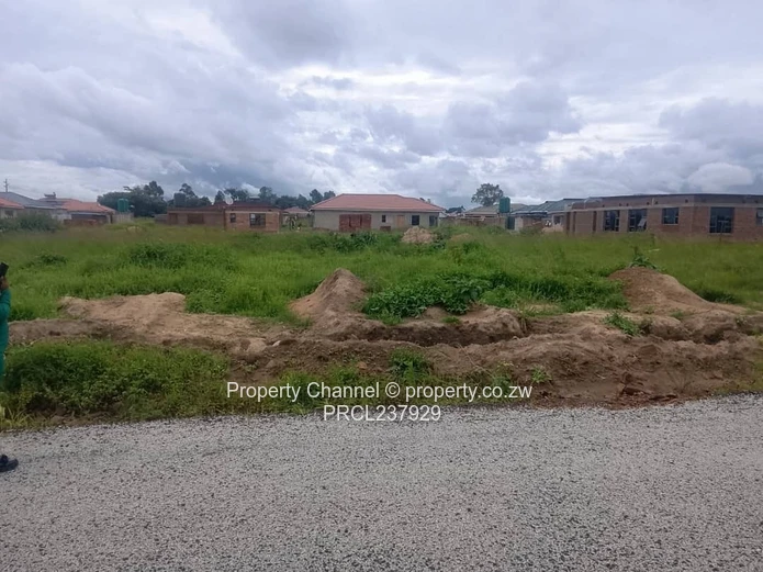 Serviced 200m² Stand on Tarred Main Road, Glen View 1