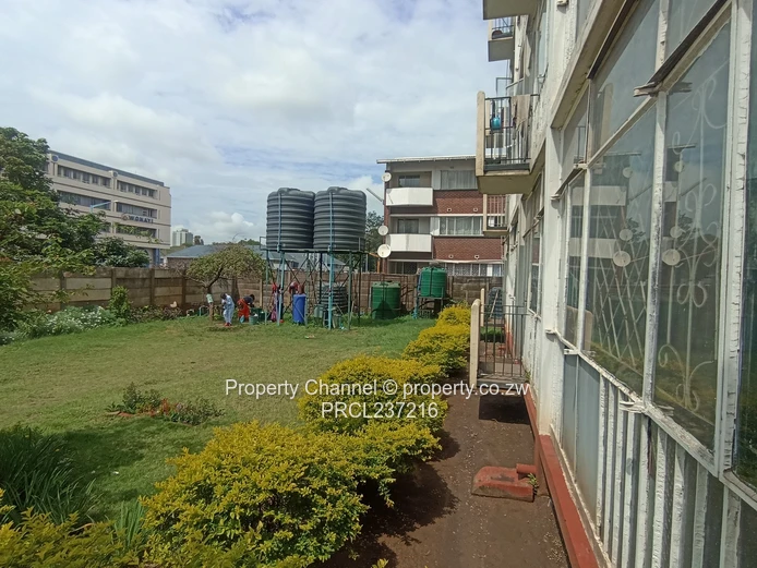 Spacious 1-Bed Apartment with City Views - Avenues